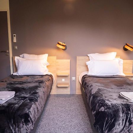 Logis Hotels Le Saint Pierre Moncoutant Bagian luar foto