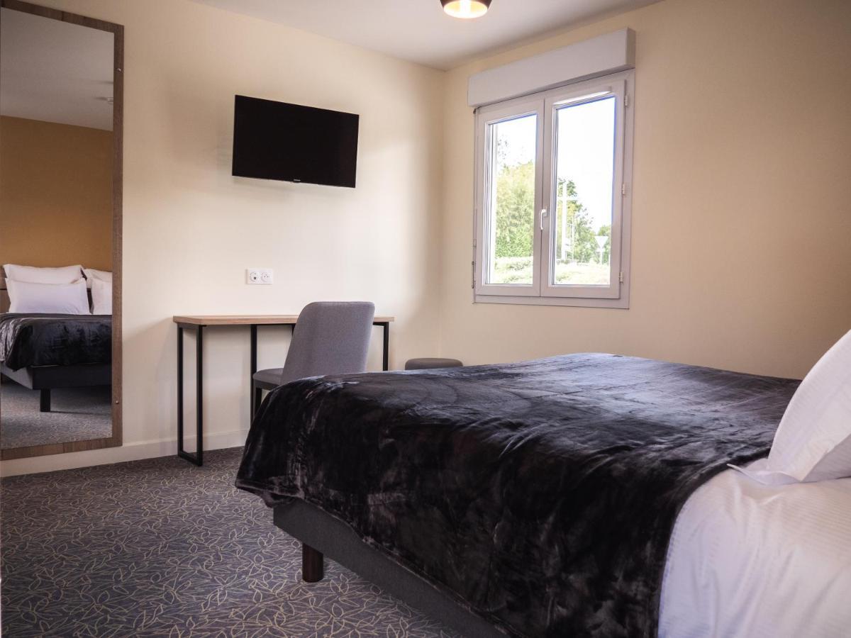Logis Hotels Le Saint Pierre Moncoutant Bagian luar foto