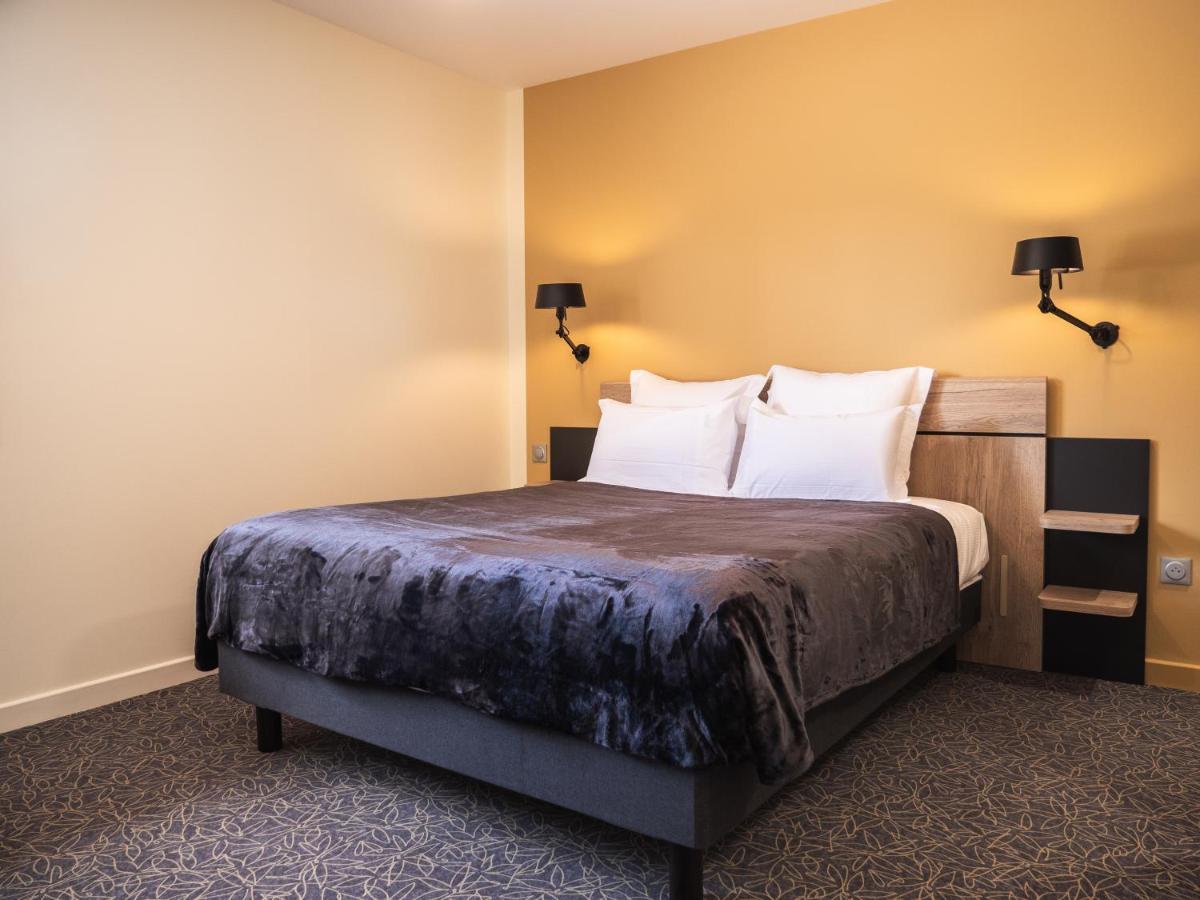 Logis Hotels Le Saint Pierre Moncoutant Bagian luar foto