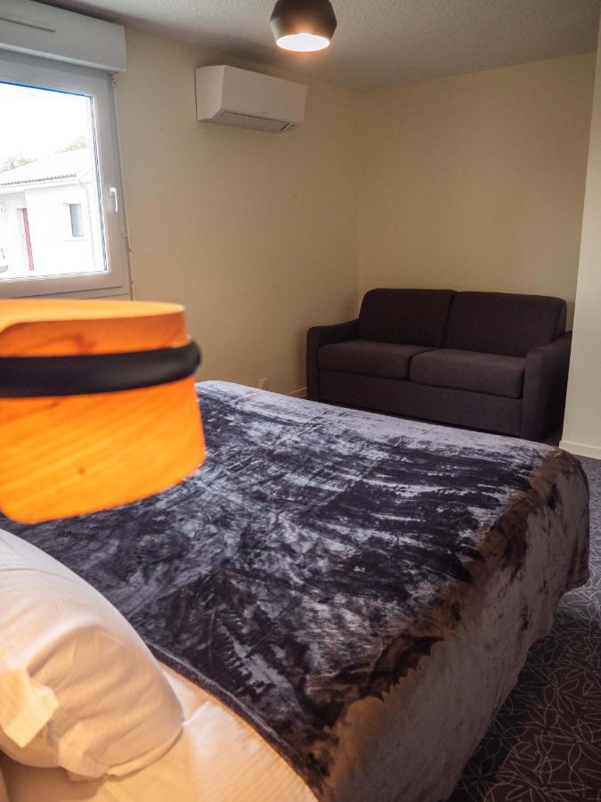 Logis Hotels Le Saint Pierre Moncoutant Bagian luar foto