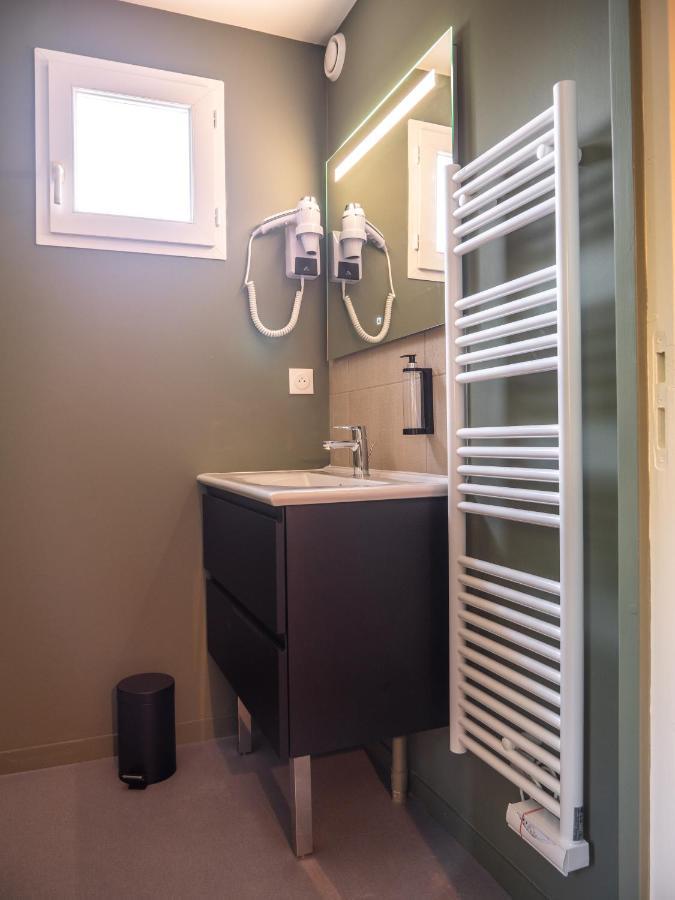 Logis Hotels Le Saint Pierre Moncoutant Bagian luar foto