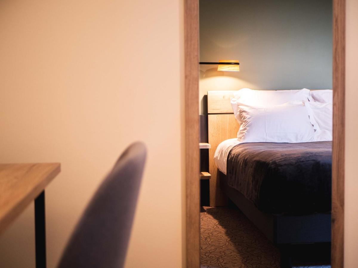 Logis Hotels Le Saint Pierre Moncoutant Bagian luar foto