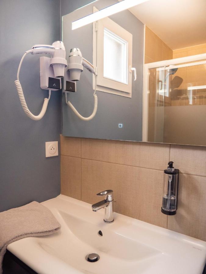 Logis Hotels Le Saint Pierre Moncoutant Bagian luar foto