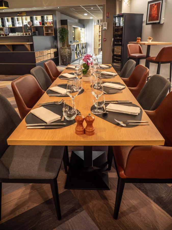 Logis Hotels Le Saint Pierre Moncoutant Bagian luar foto