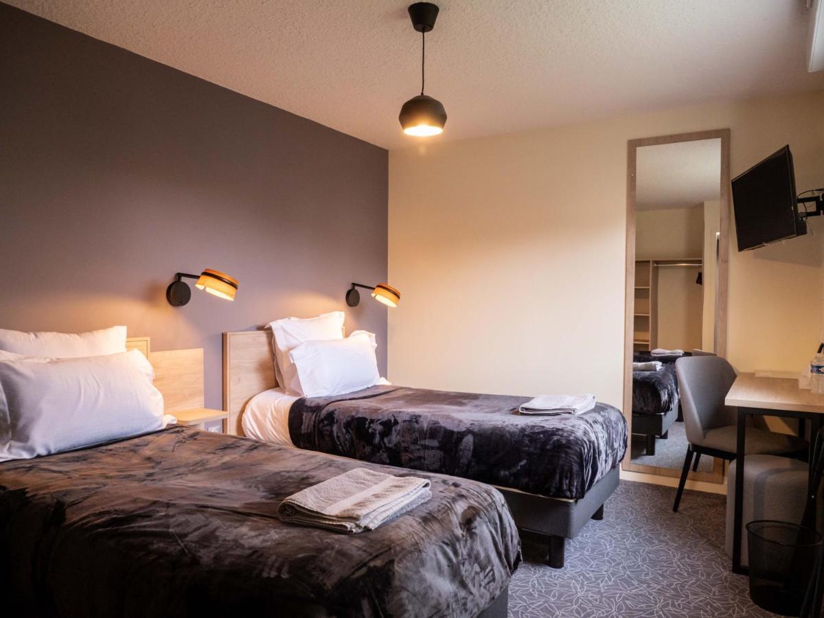 Logis Hotels Le Saint Pierre Moncoutant Bagian luar foto