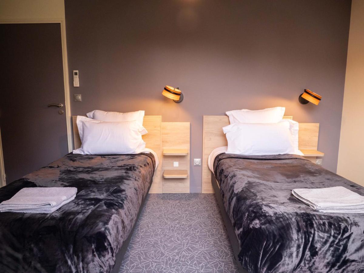 Logis Hotels Le Saint Pierre Moncoutant Bagian luar foto